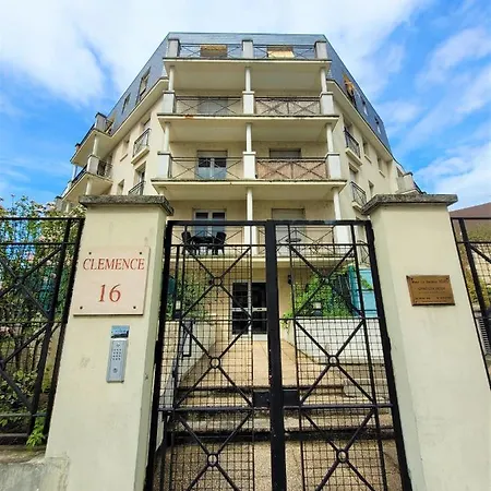 Nid Douillet Plein De Charme Avec Parking Gratuit Apartment Chantilly